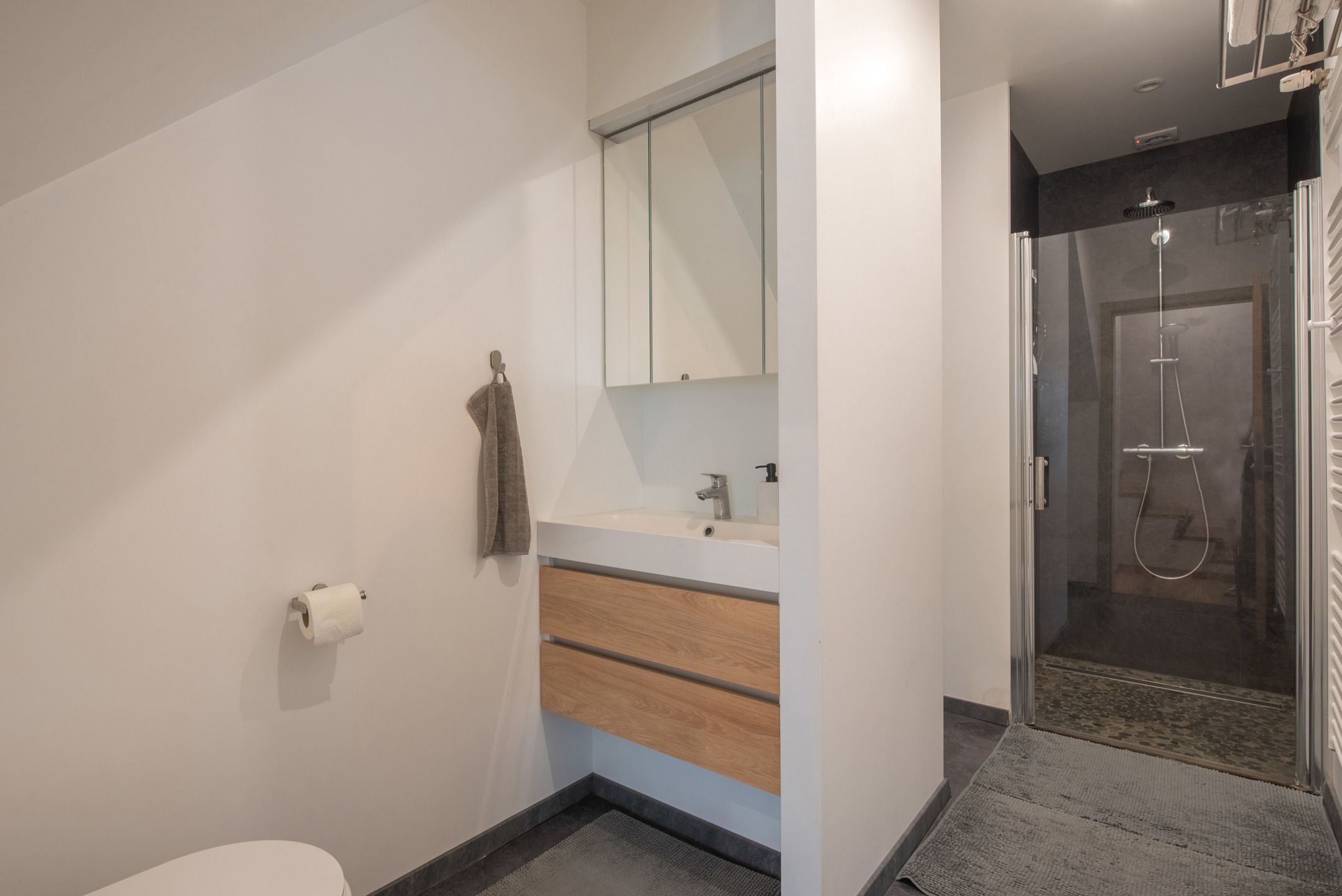 Verrassende woning met riante atelier te Spouwen foto 11