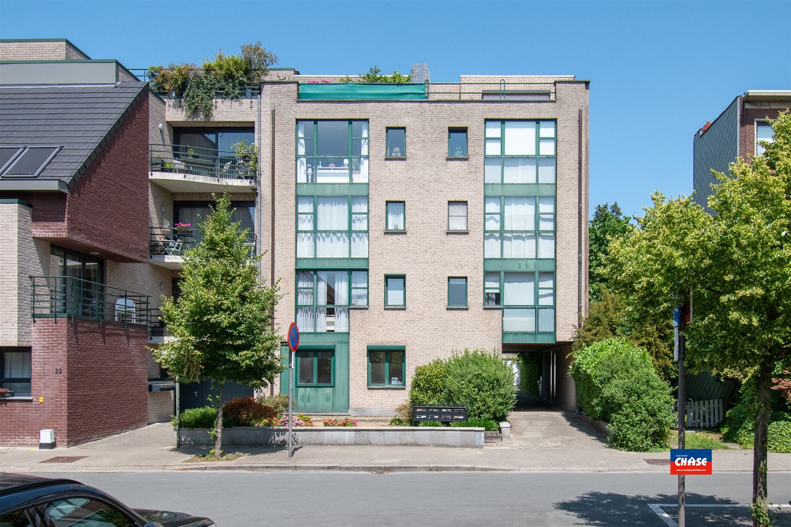 Duplexappertement met drie slaapkamers en zonnig terras foto {{pictureIndex}}