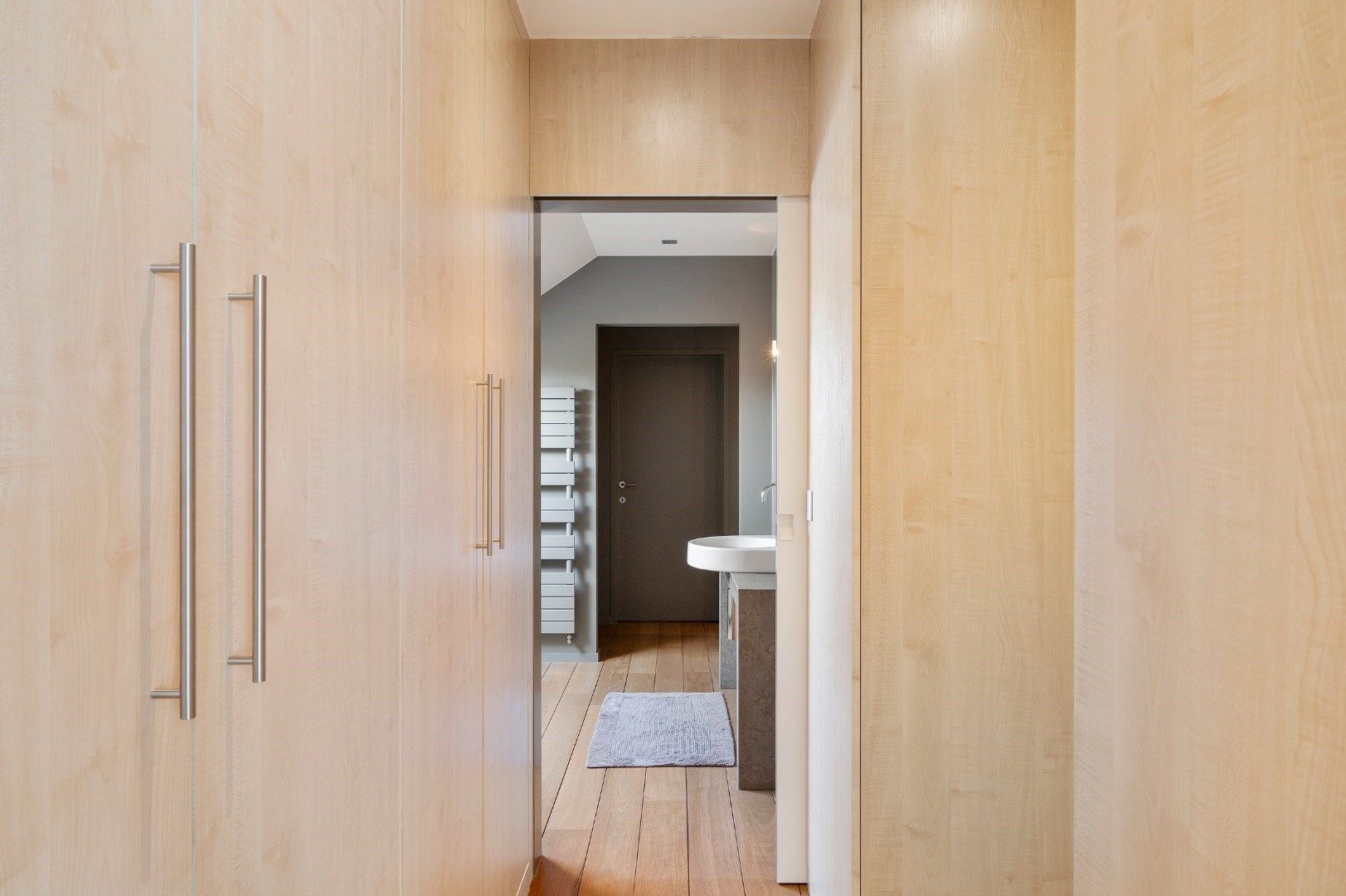 Bezoekmoment op donderdag 29/9 van 19u tot 20u30. Hoogwaardige villa met bedrijfsgebouw op 3704 m². foto 17
