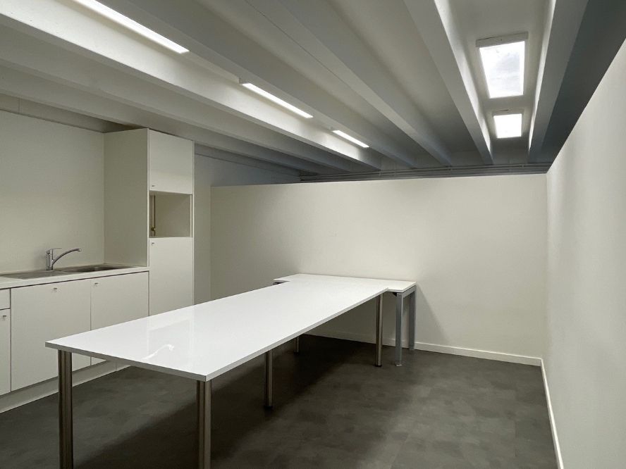 Instapklaar en polyvalent handelspand/kantoor te huur foto 19