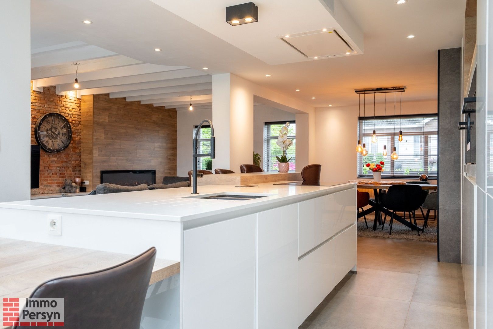 Luxueuze, ruime 4-slaapkamer woning. Twee badkamers. Gelijkvloers wonen. foto 13