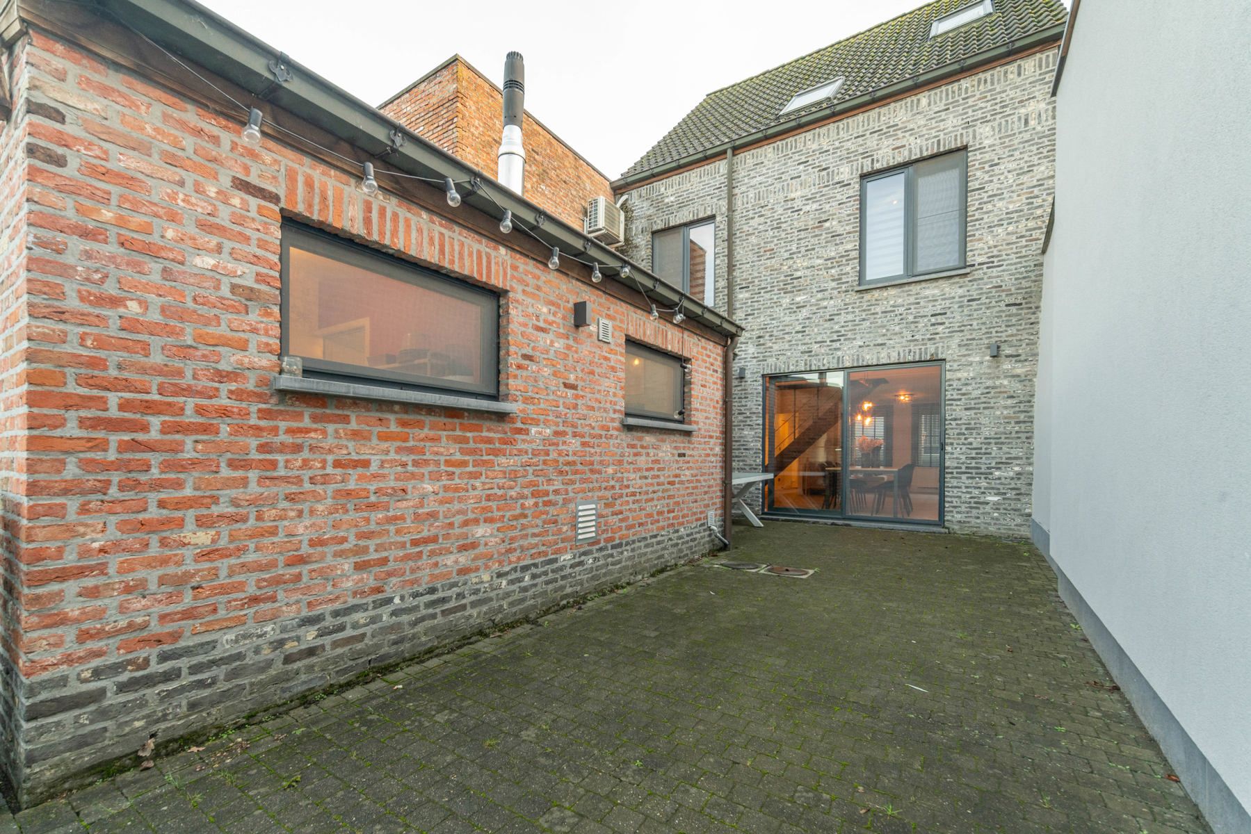 Instapklare, modern afgewerkte woning met B-label te Niel. foto 7