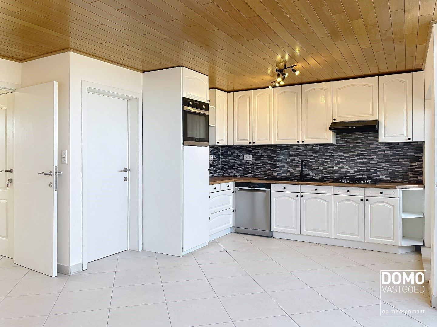 INSTAPKLAAR  DUPLEXAPPARTEMENT MET 2 SLAAPKAMERS OP GOEDE LOCATIE IN KURINGEN foto {{pictureIndex}}