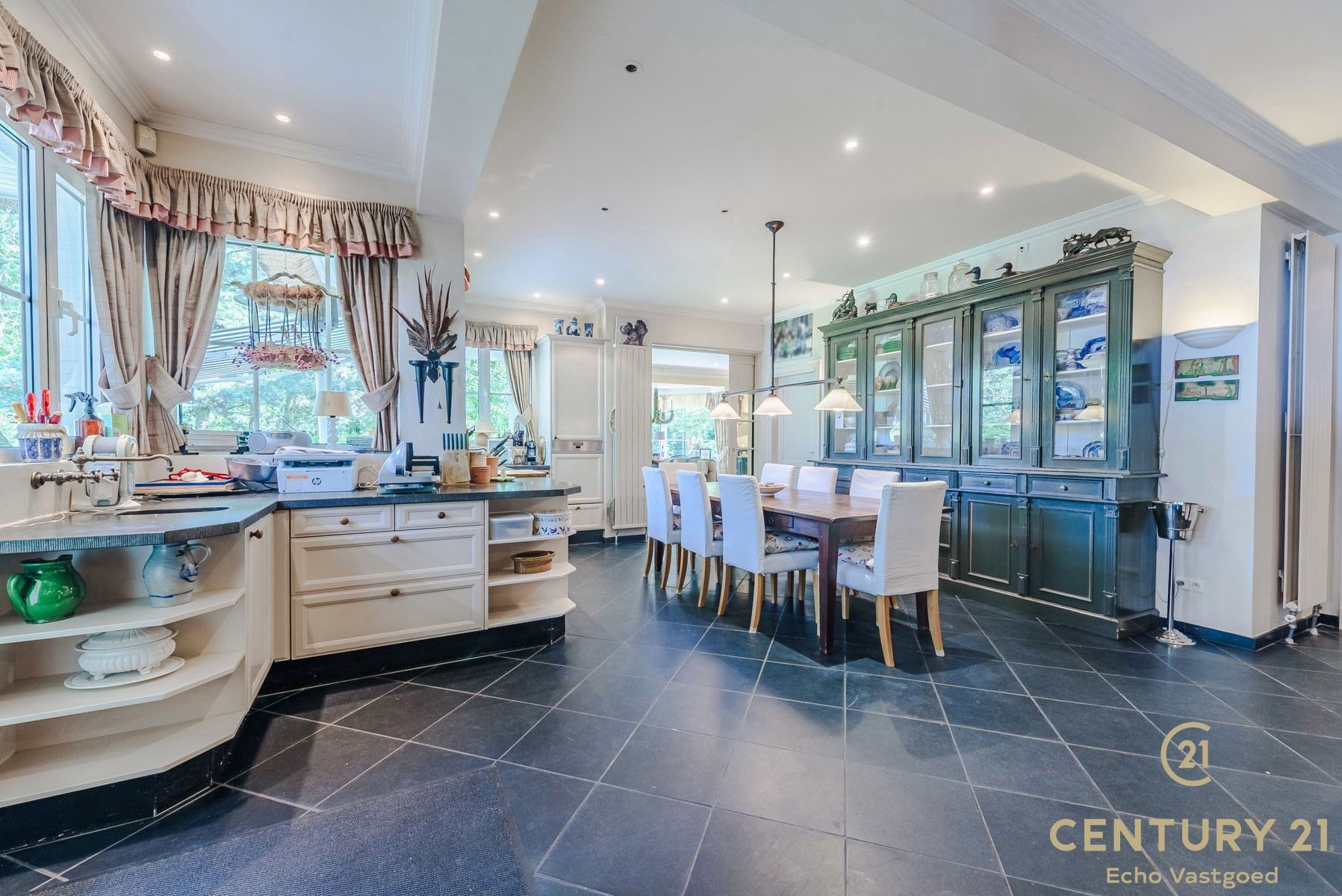 Karaktervol landhuis met prachtige tuin op ca 2128m² foto 17
