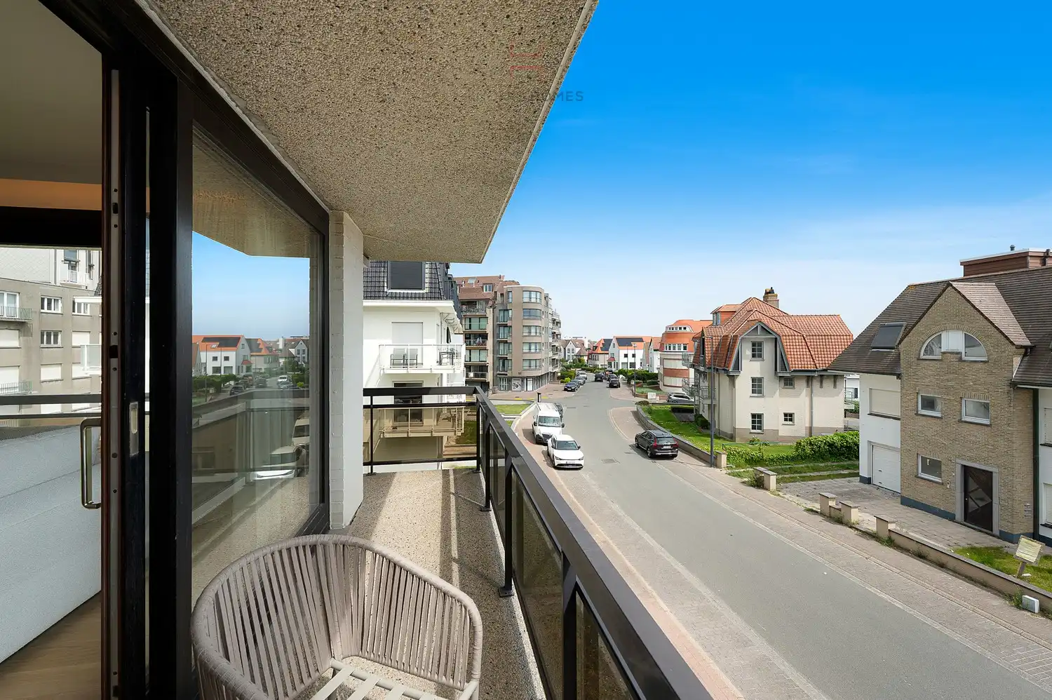 Prachtig gerenoveerd duplexappartement, gelegen op de hoek van een stijlvolle villaresidentie in de Jozef Nellenslaan. foto 11