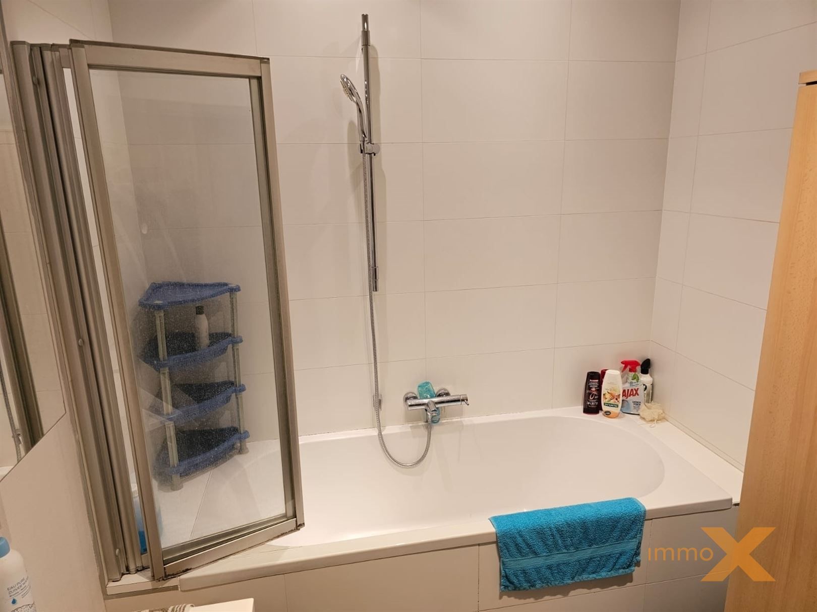 RUIM LICHTRIJK GELIJKVLOERS MET TUINTJE foto 23