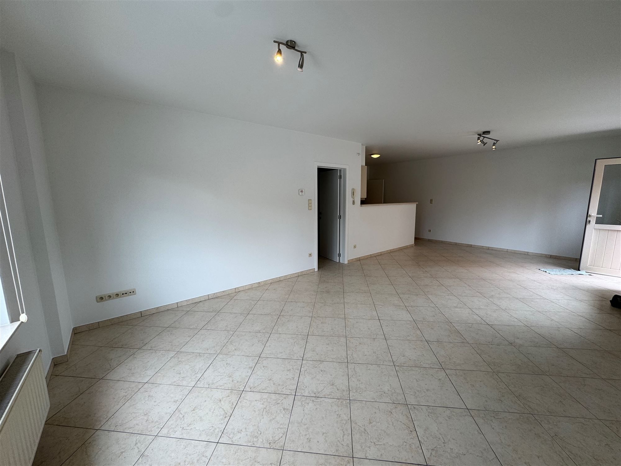 ZEER RUIM GELIJKVLOERS APPARTEMENT (119M²) MET 2 SLAAPKAMERS EN TERRAS TE HEUSDEN-ZOLDER foto 3