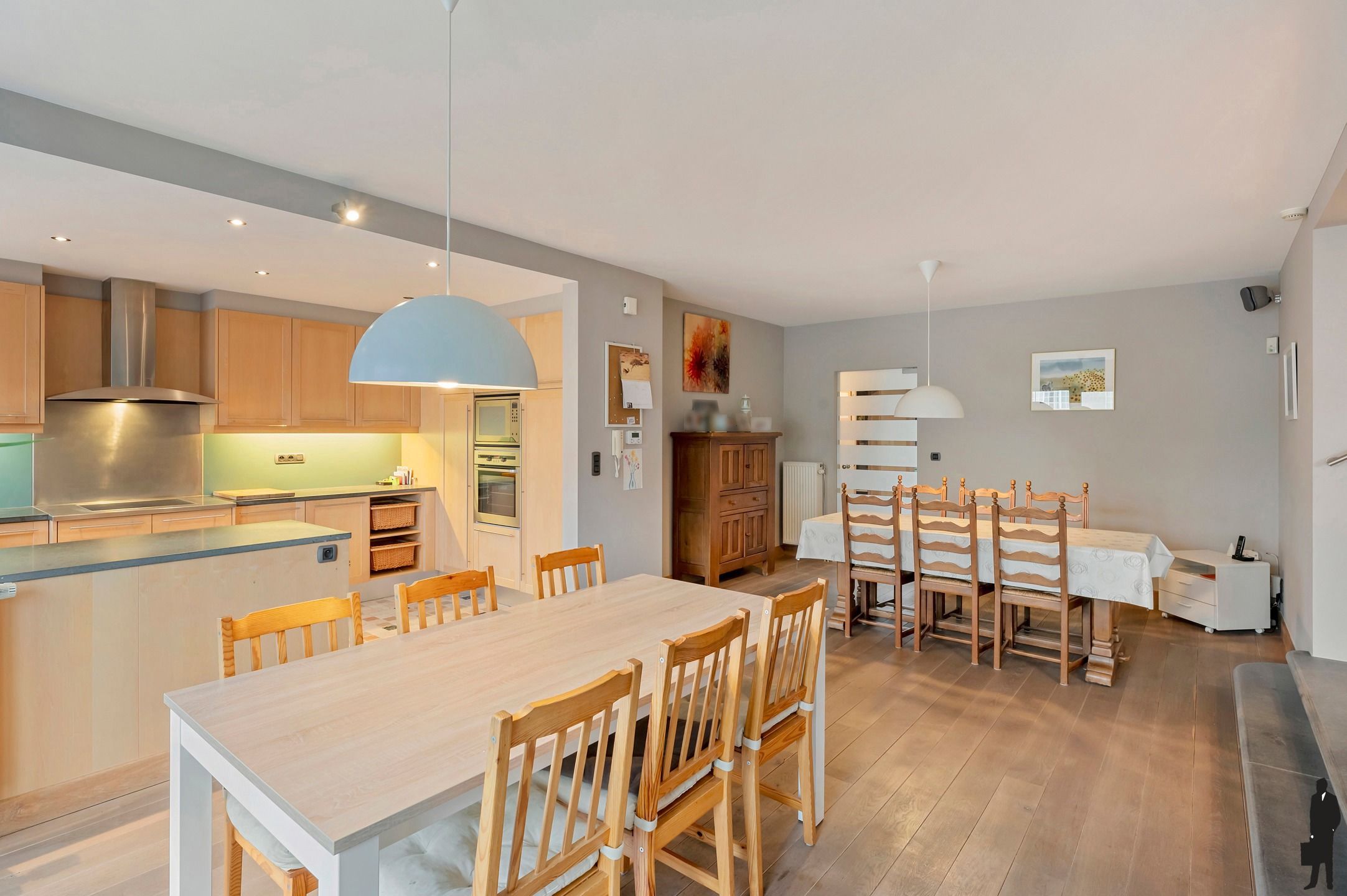 Centraal gelegen ruim dubbel appartement met 4 slaapkamers, 2 badkamers! foto 9