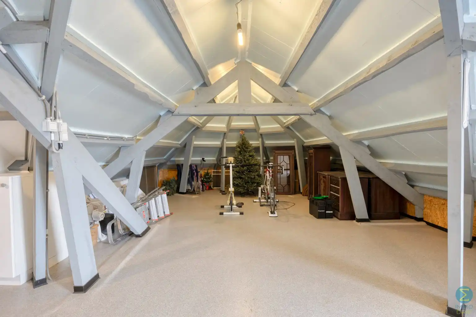 Instapklare laagbouwwoning op perceel van 1903m² foto 14