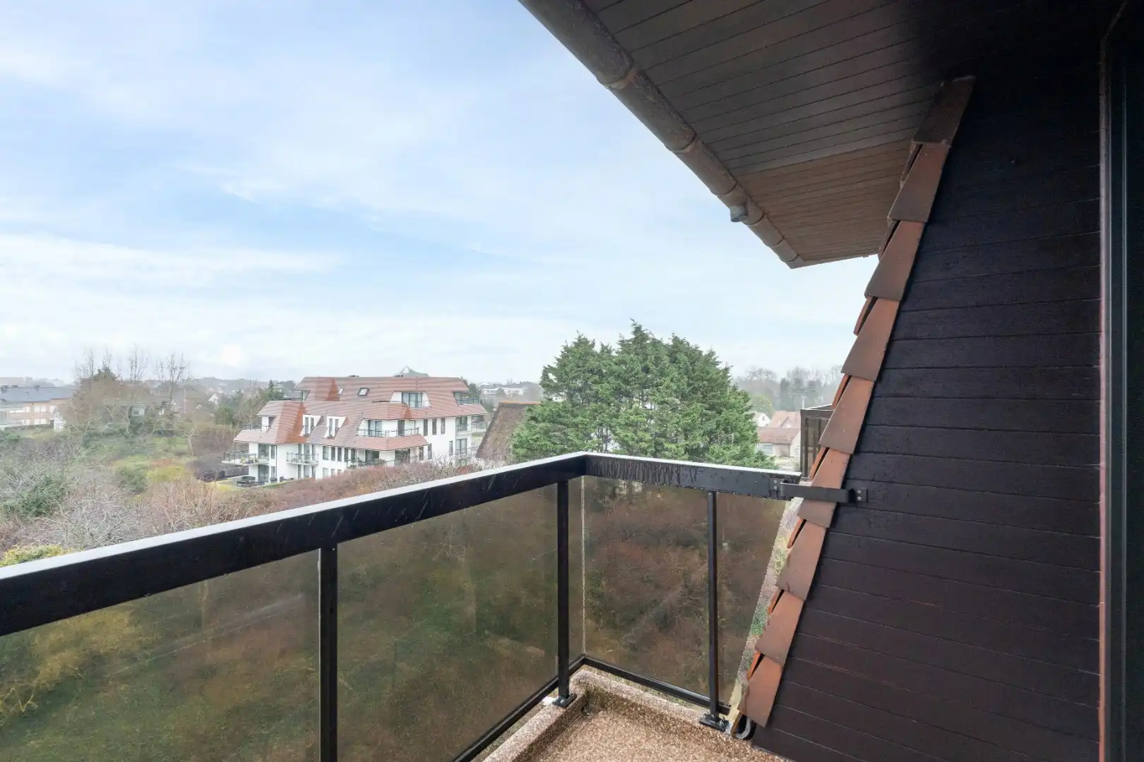 MODERN GEMEUBELDE STUDIO MET SLAAPHOEK TE KOOP  OP WANDELAFSTAND VAN ZEE foto 9