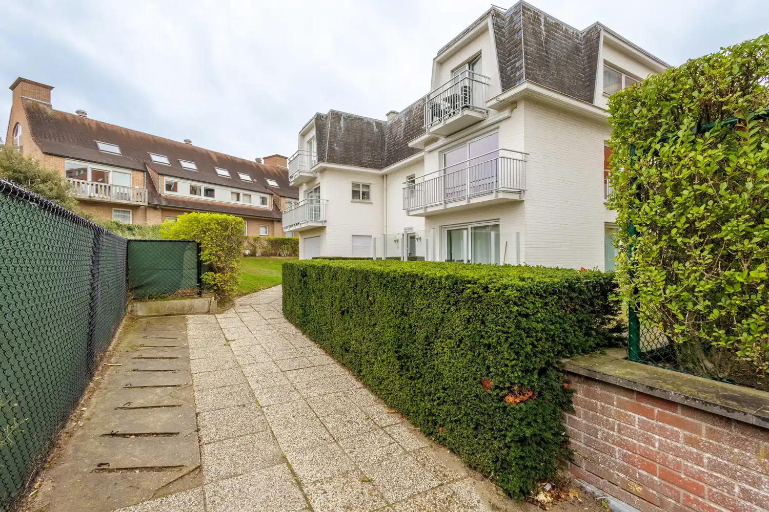 Volledig gerenoveerd lichtrijk appartement in rustig gelgen villa residentie te Duinbergen foto 19