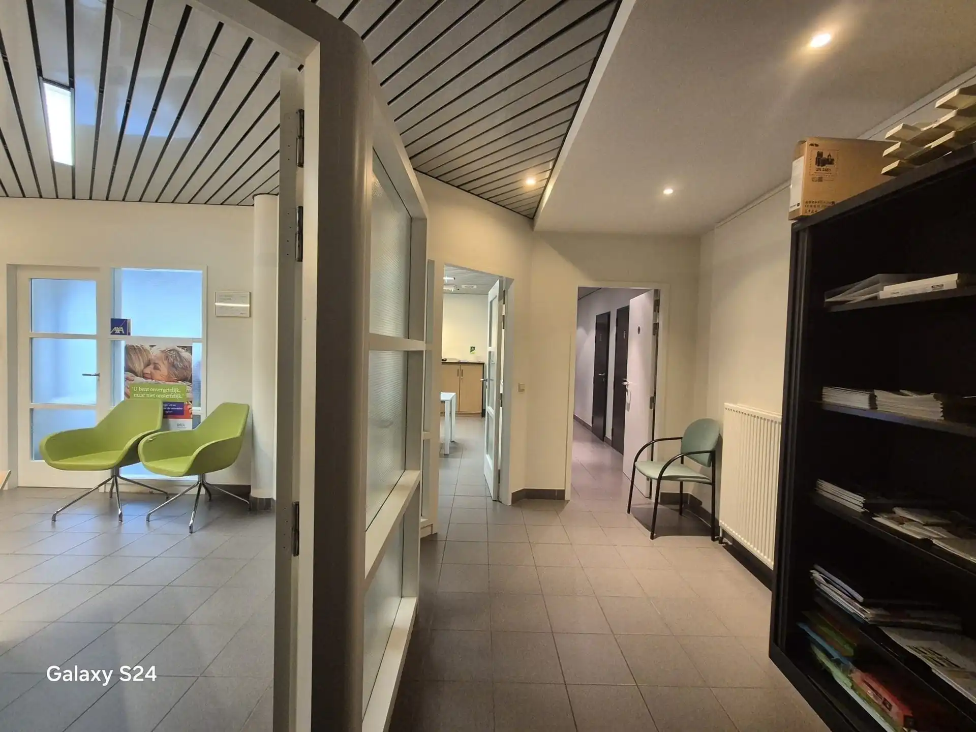 Ruim handelspand te huur – voormalig bankkantoor.  foto 6