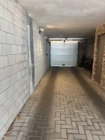 Autostaanplaats in centrum van Tienen foto 3