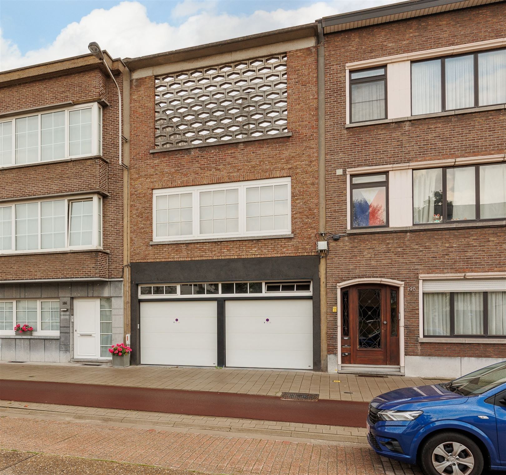 Aan te passen woning met garage, studio aan zuidertuin en 1 SLK appt OF eengezinswoning. foto 1