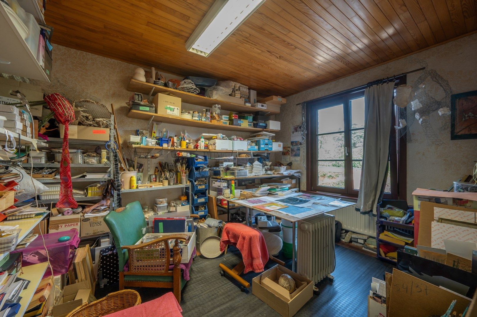 Instapklare woning met grote garage op een gegeerde locatie in Sint-Andries! foto 8