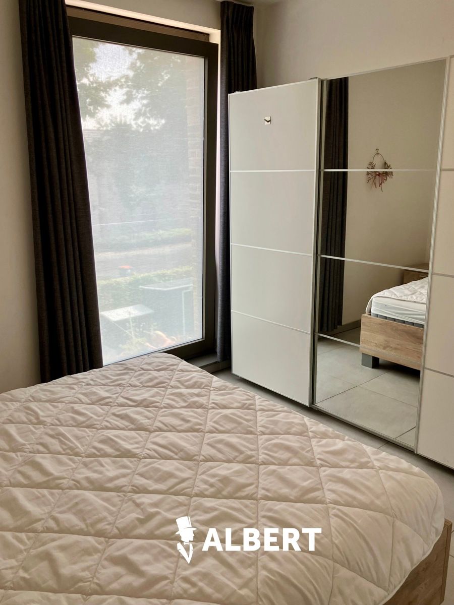 Ruim gemeubeld appartement met terras en 2 slaapkamers ! foto 14