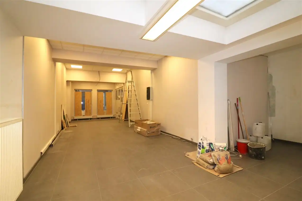 Volledig vernieuwde handelszaak op ideale locatie foto 12