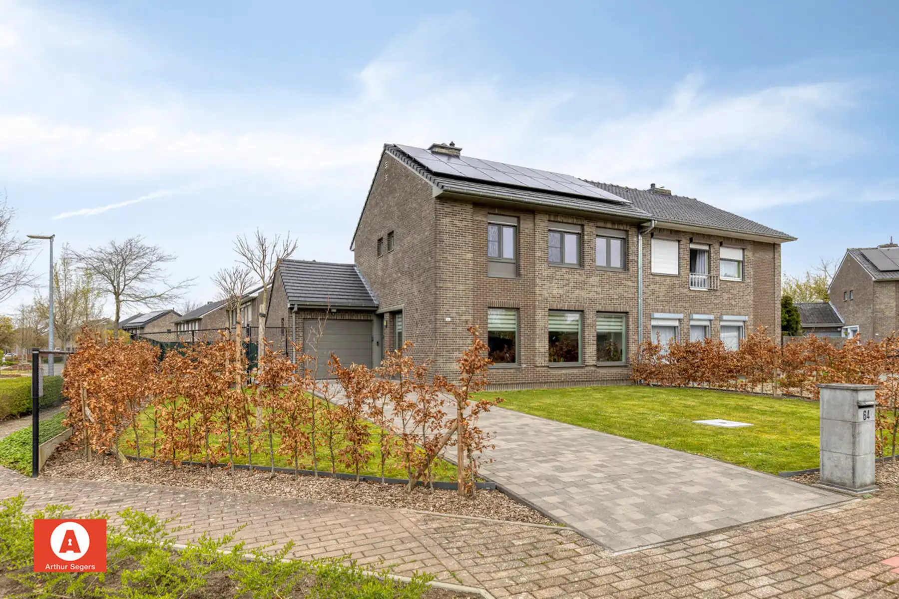 Energiezuinige half-open bebouwing mét alle comfort. foto {{pictureIndex}}