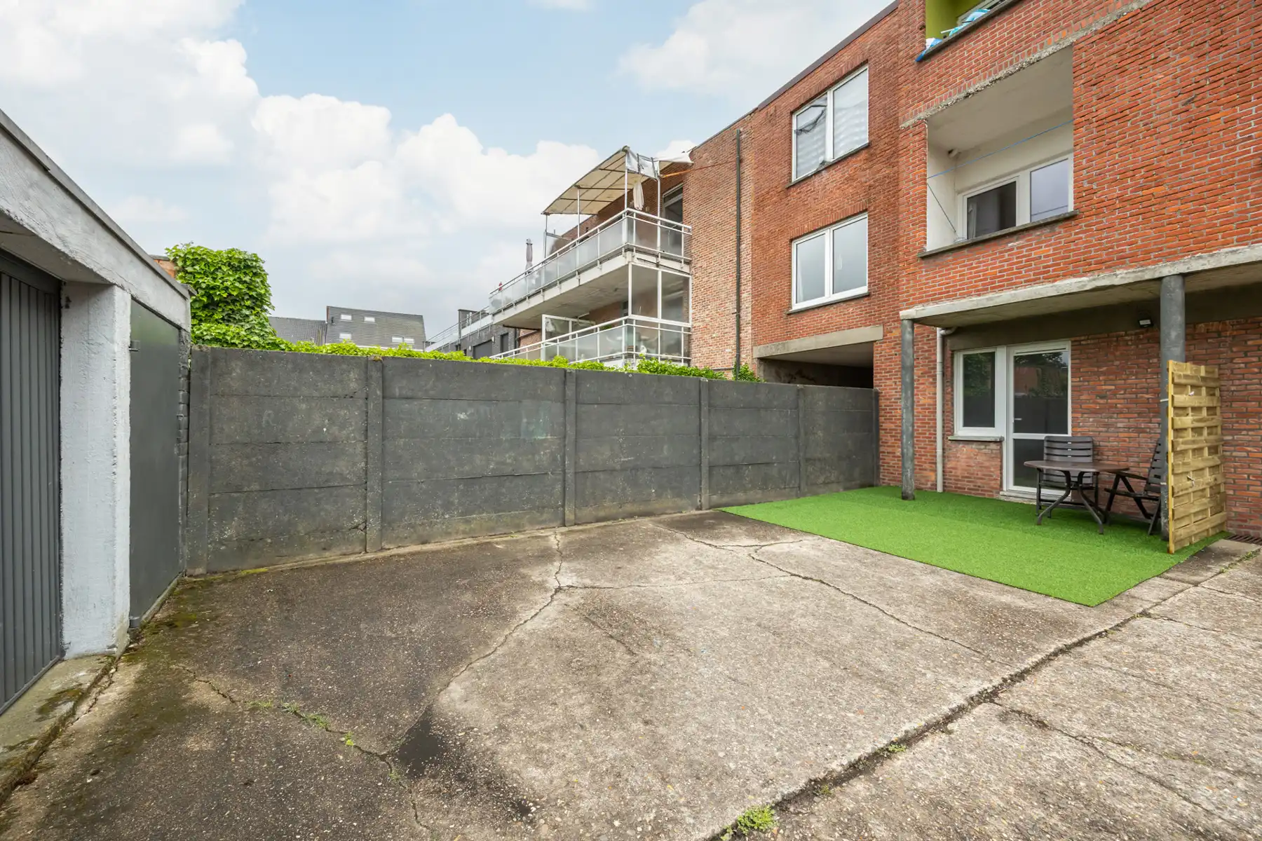 Gerenoveerd app met 2slk en garage foto 22