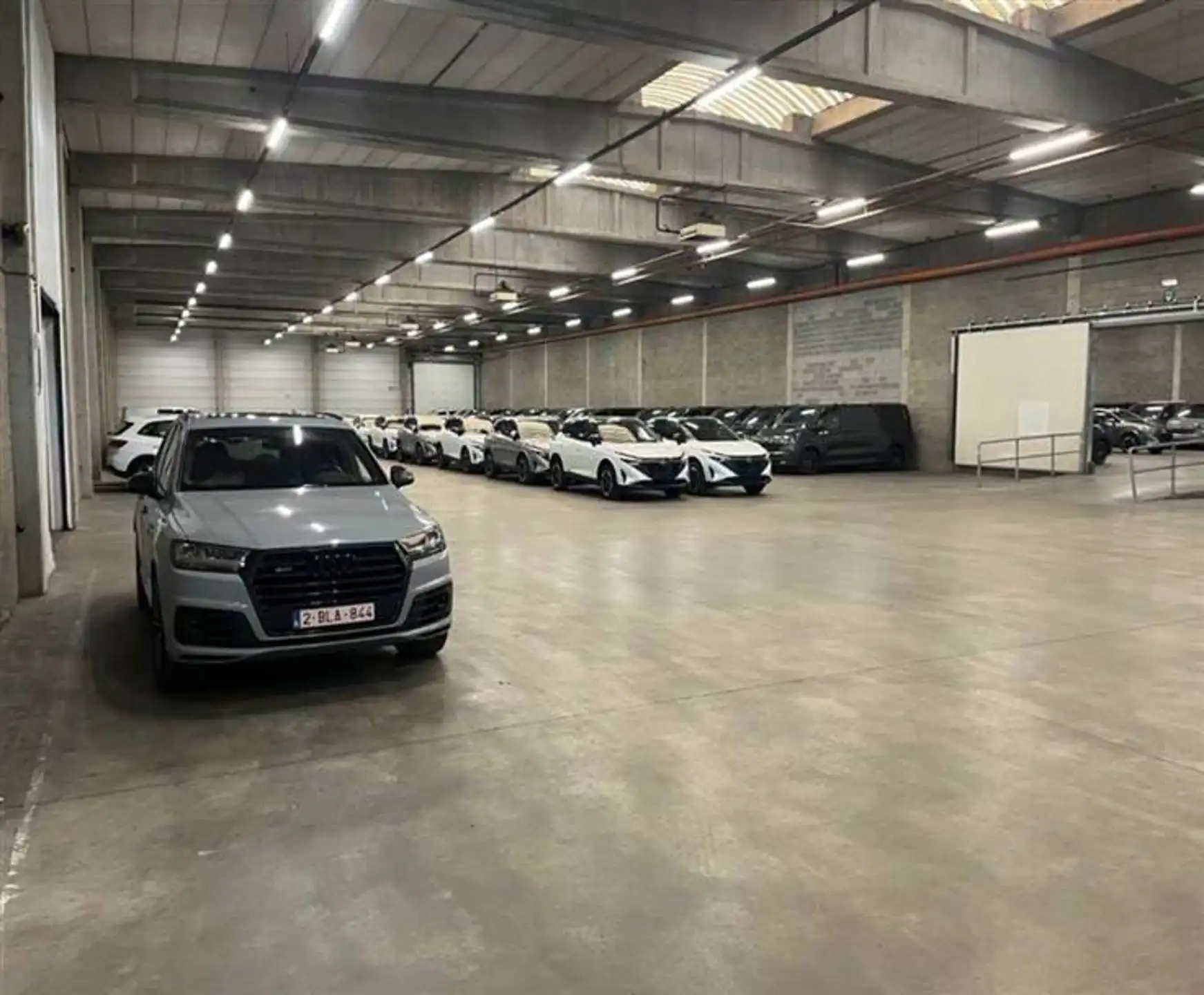 Magazijn met kantoren te Zwijndrecht foto 3