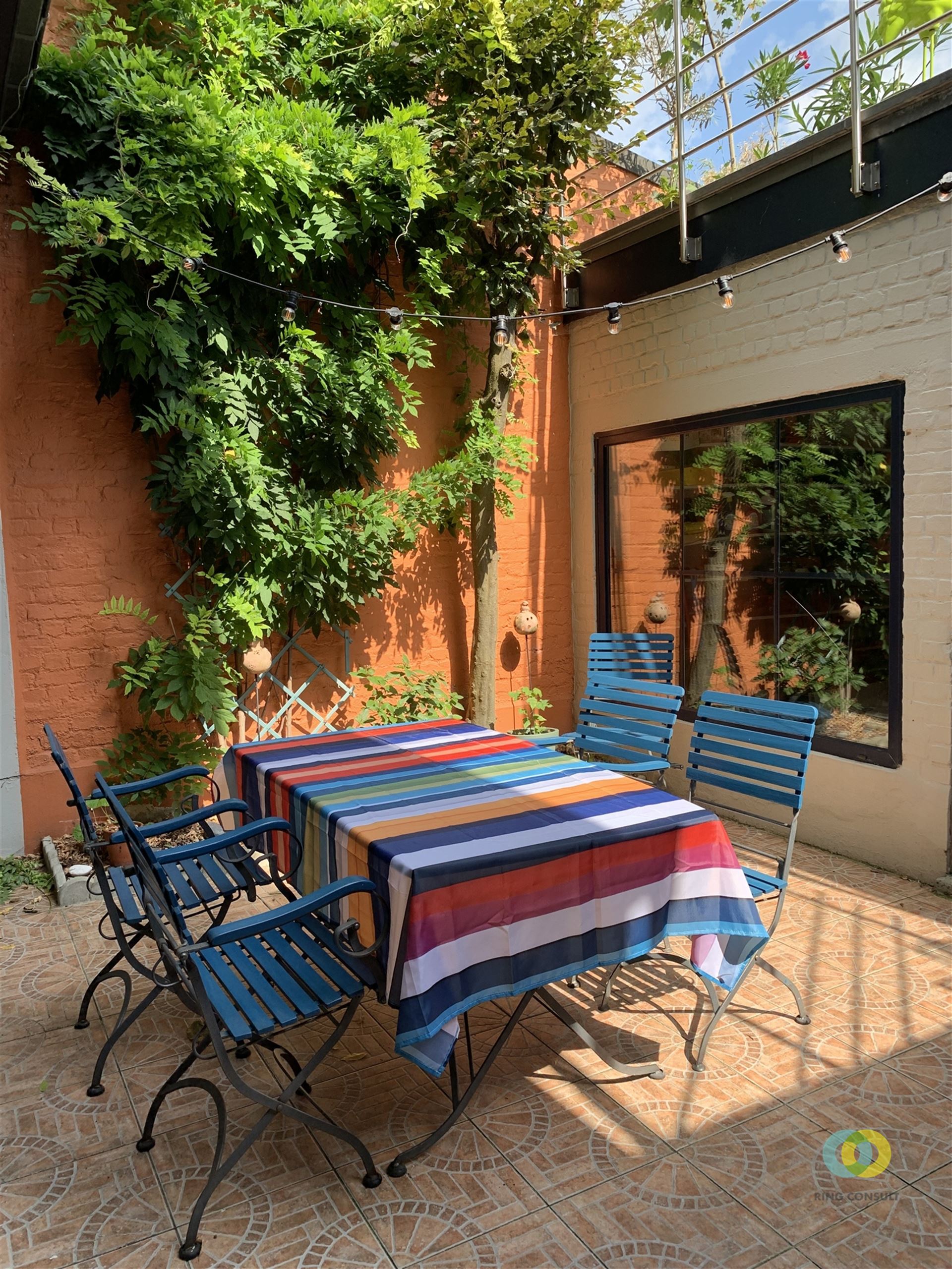 Ruime karakterwoning met garage en terras foto 8