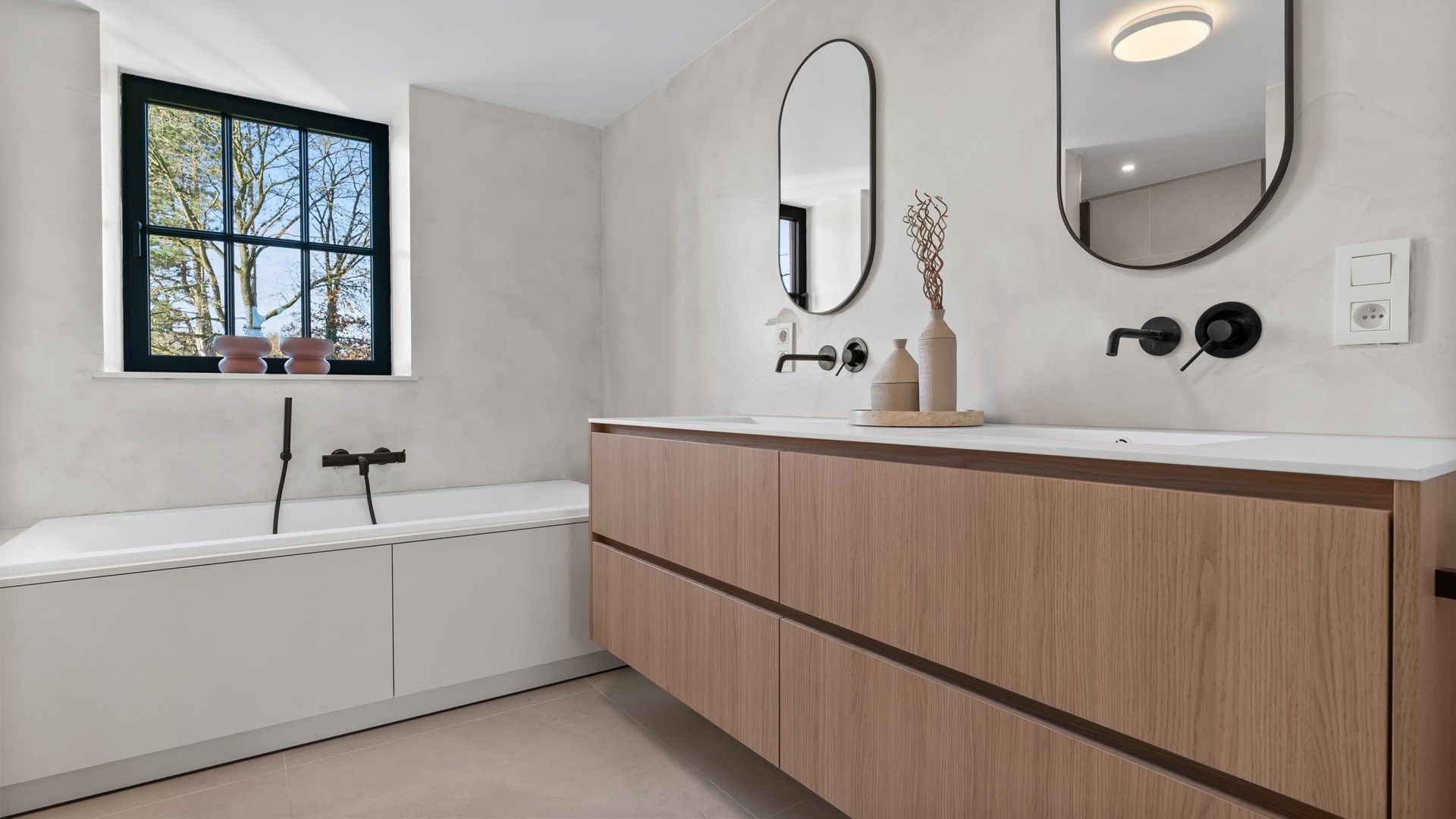 Exclusief hippisch eigendom met binnen- en buitenpiste, paardenstallen foto 36