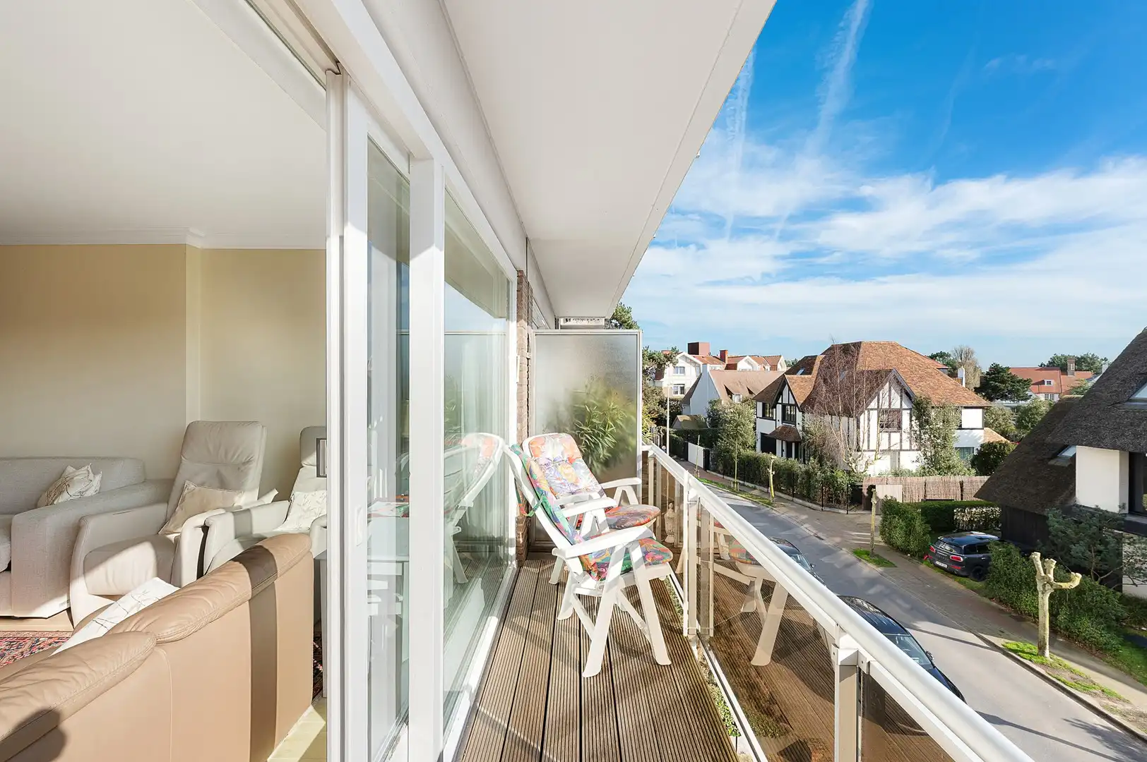 Appartement met open uitzicht gelegen in de Winston Churchilllaan. foto {{pictureIndex}}