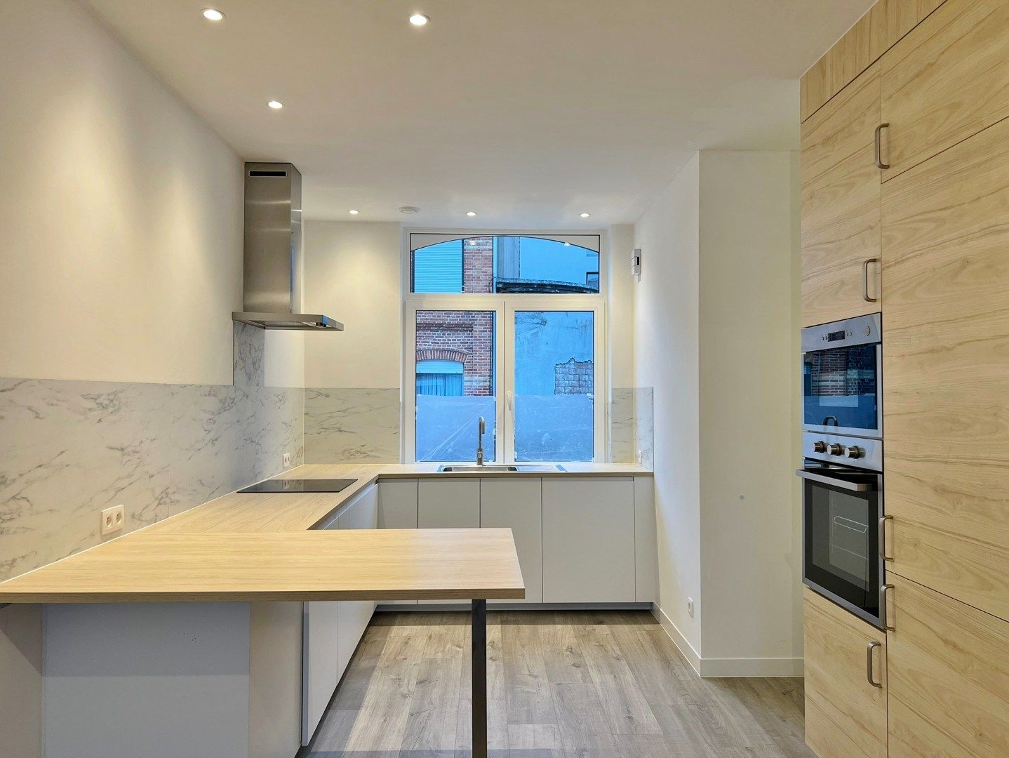 Vernieuwde energiezuinige rijwoning met zonnige stadstuin op centrale ligging.  foto 8