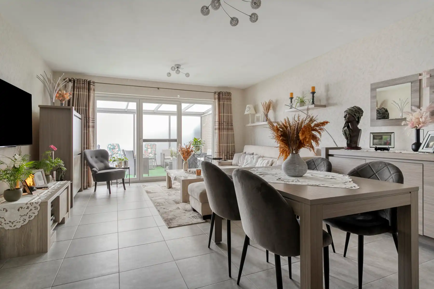 TE KOOP - gelijkvloers appartement met aparte ingang  foto 2