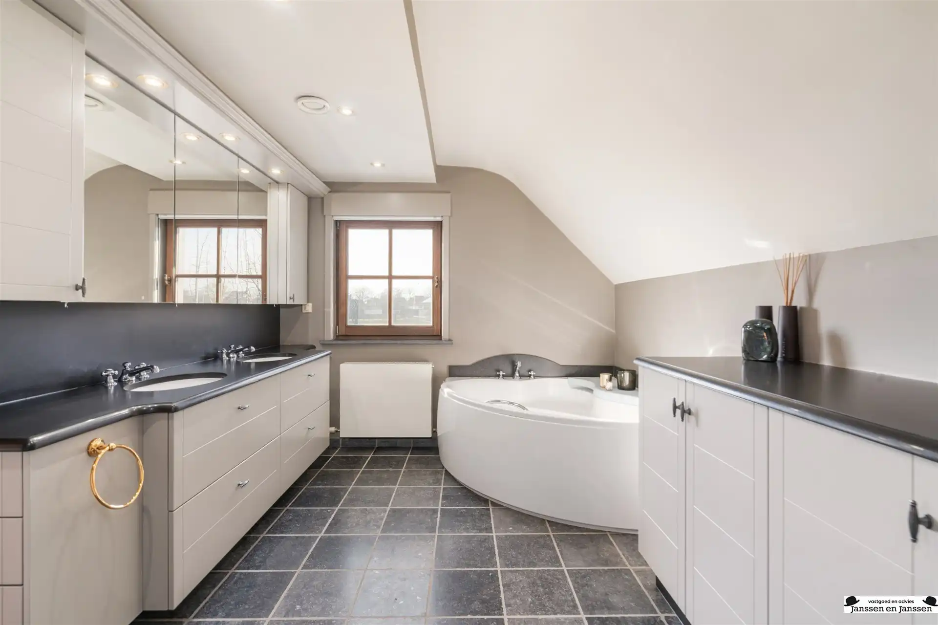 Exclusieve villa op een perceel van ca. 2000 m² in Loenhout foto 16