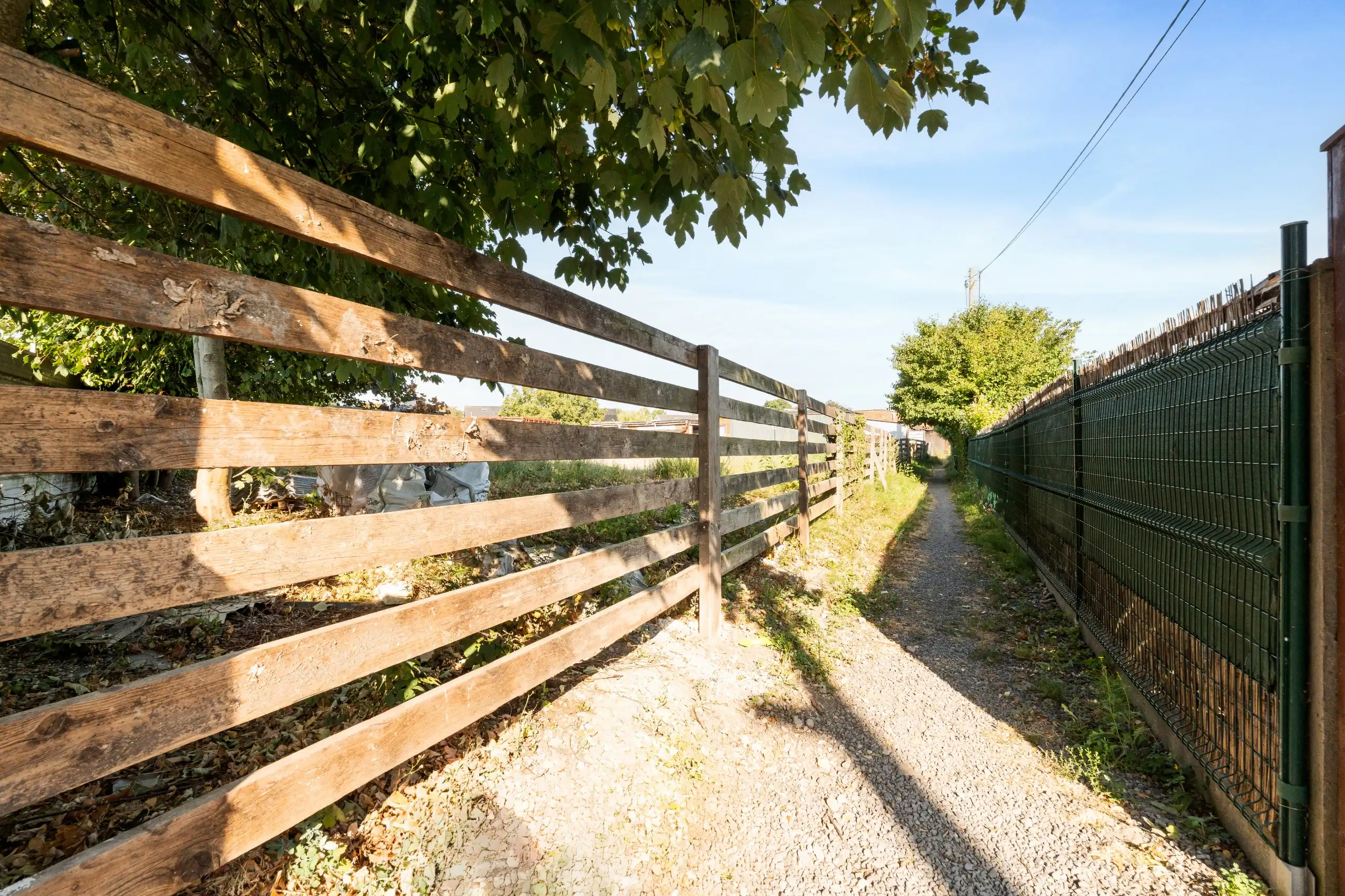 Centraal gelegen te renoveren rijwoning met garage en uitweg in Harelbeke foto 19