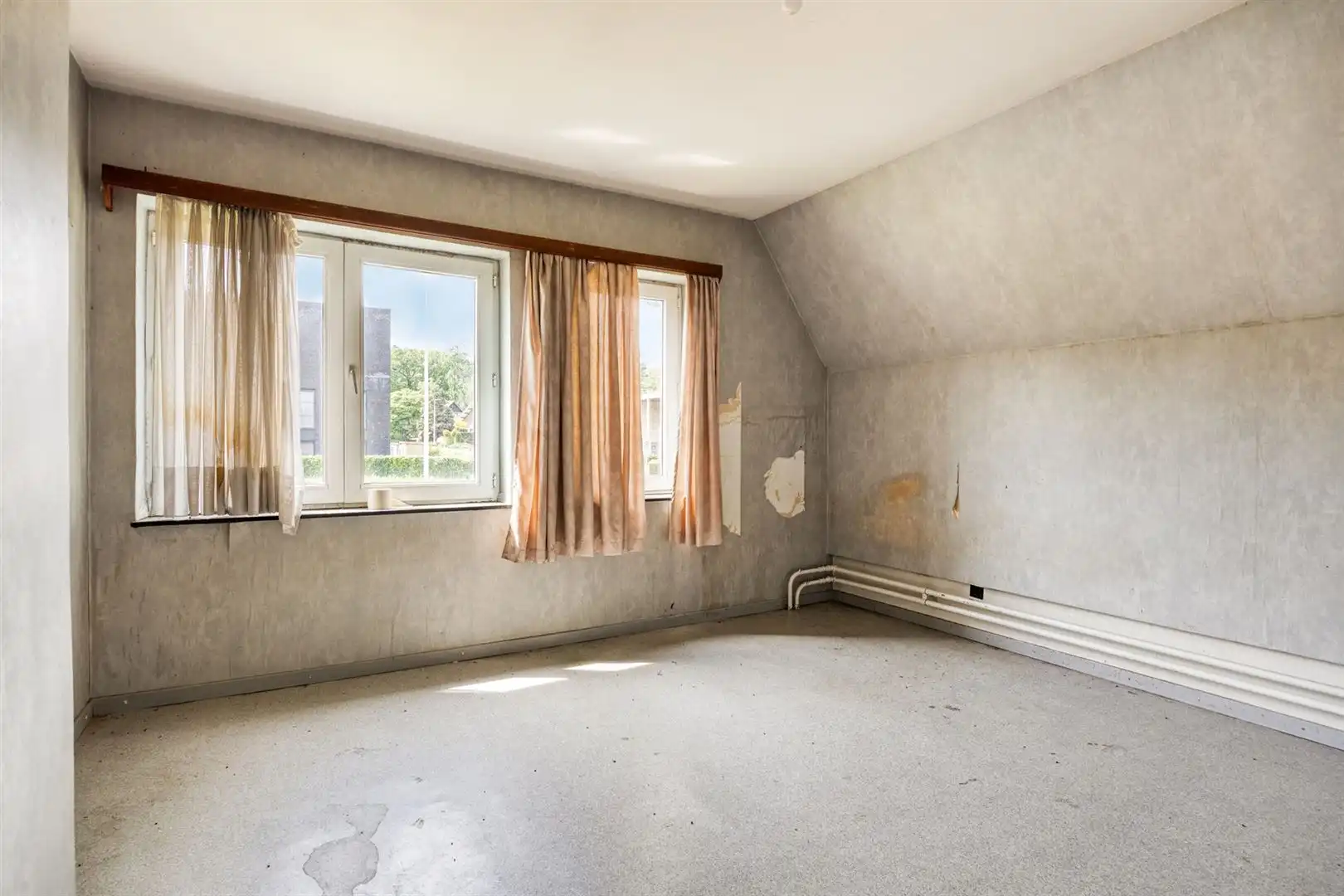 TE KOOP: Te renoveren woning met ruim perceel en projectmogelijkheden in Lummen! foto 19