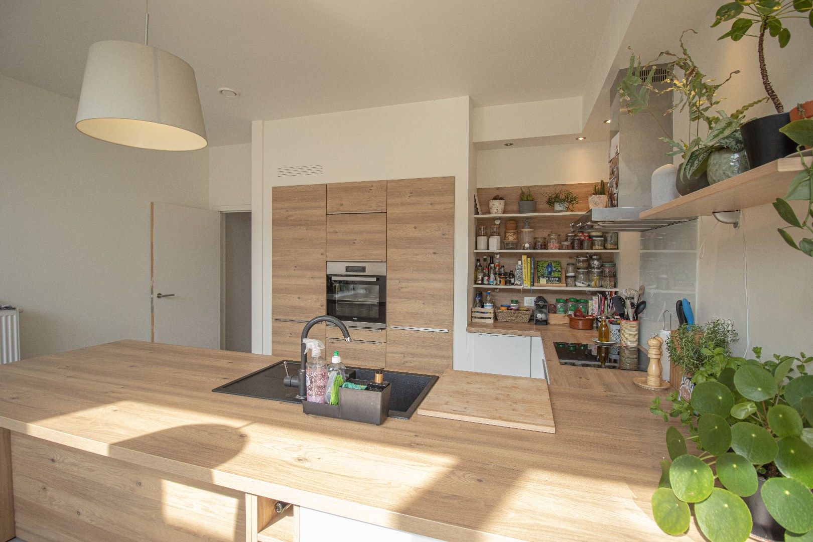 Rijwoning met 3 slaapkamers en tuin in Kortrijk foto 2