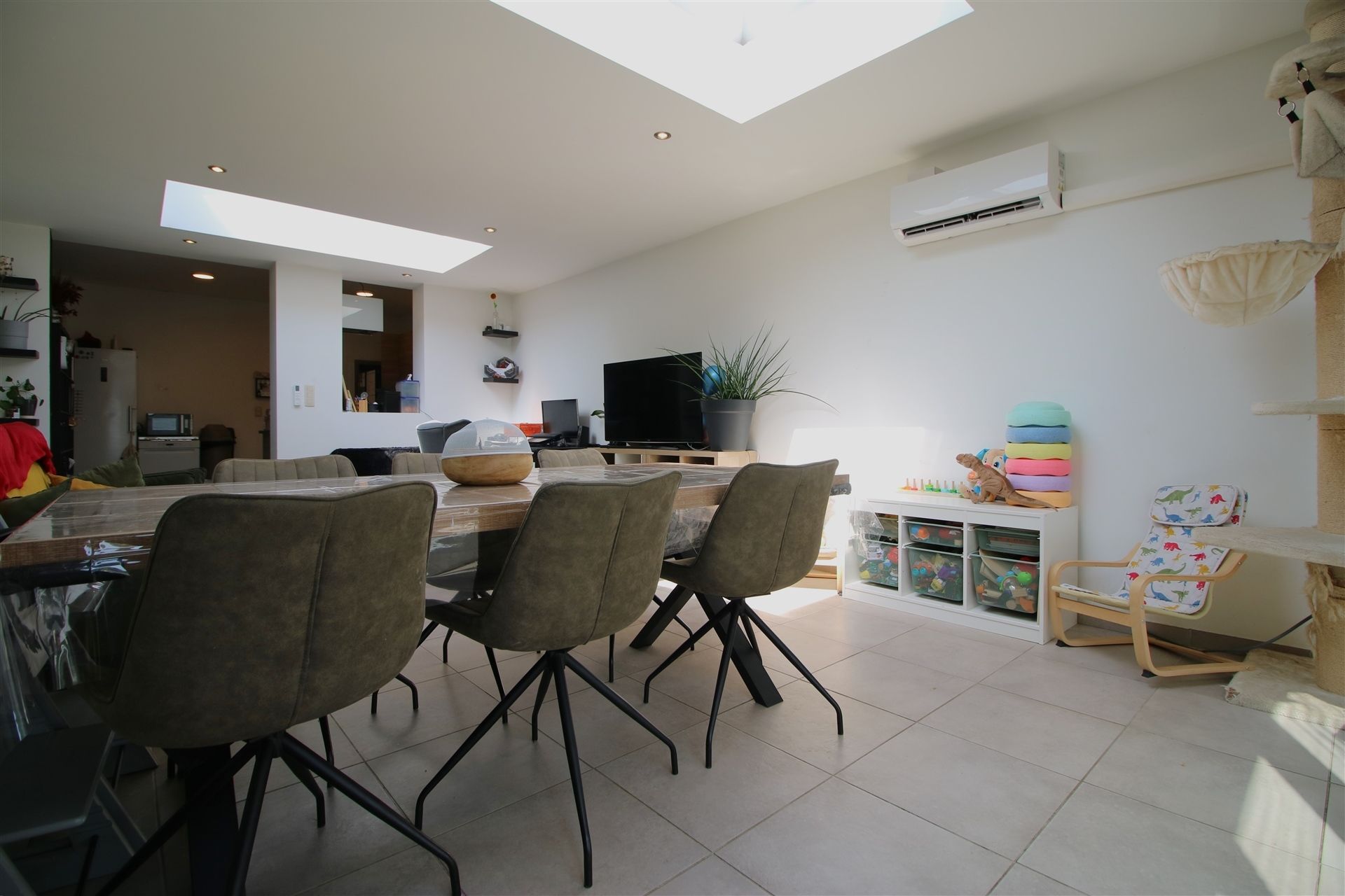 Vernieuwde woning in centrum Ruisbroek foto 4