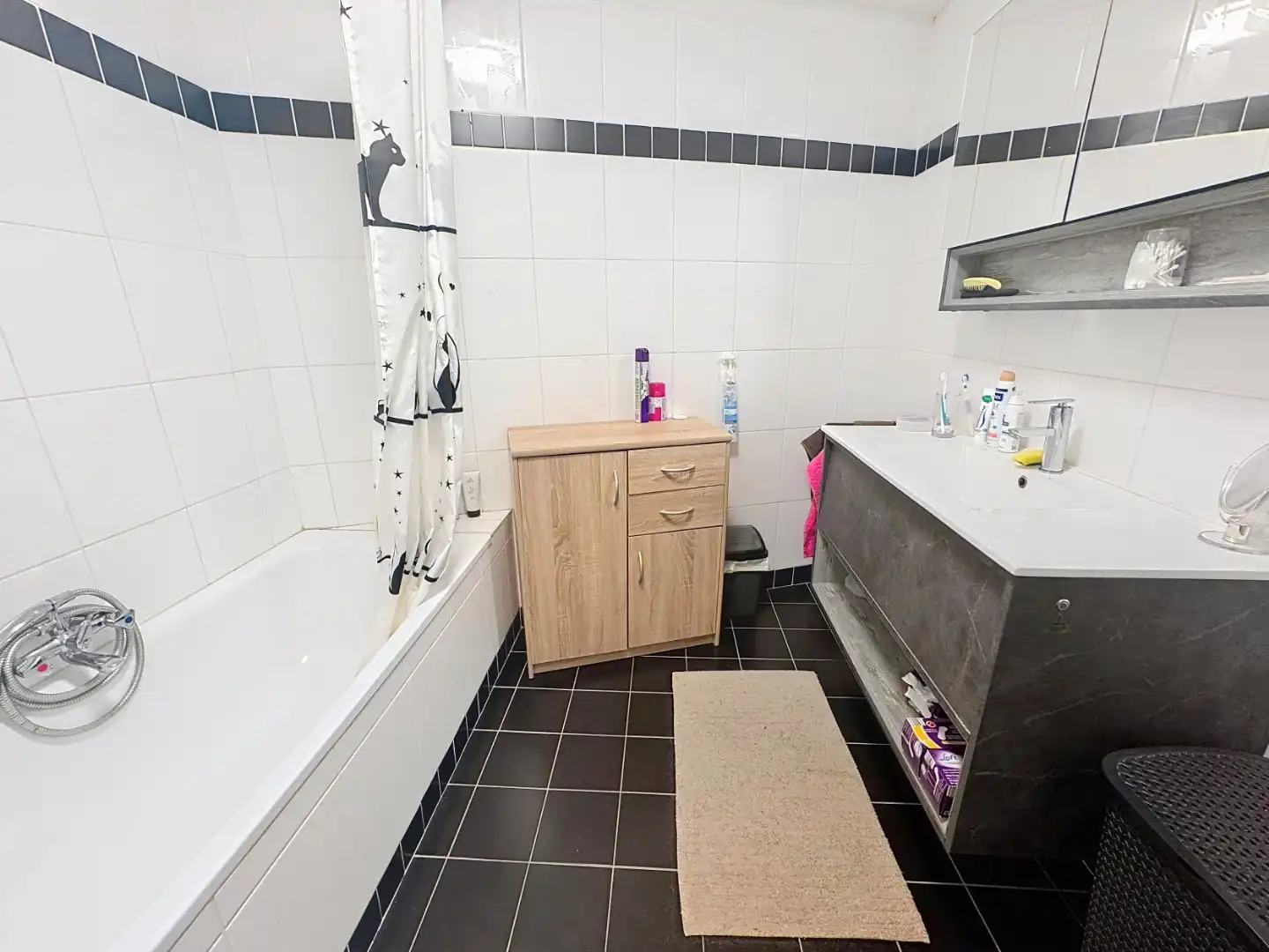 Recent en centraal gelegen appartement met garage foto 12