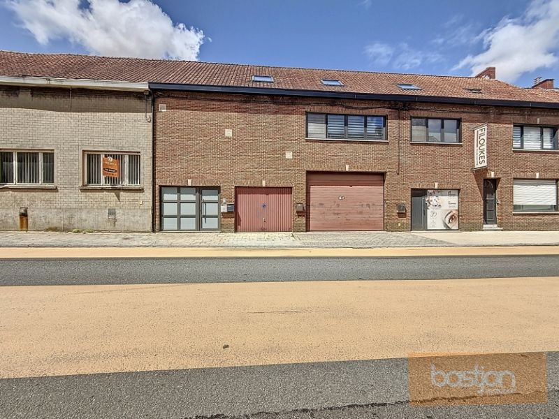 Instapklaar appartement met ruime garage foto {{pictureIndex}}