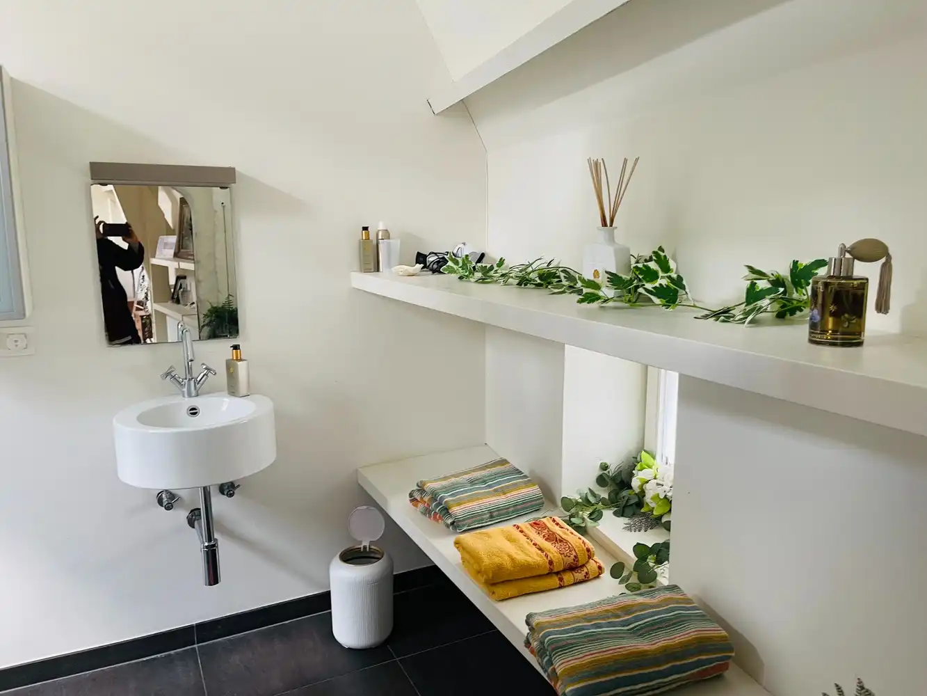 Brugge centrum , op een Idyllische locatie, aan één van de mooiste reien van Brugge,  RECENT GERENOVEERD LICHTRIJK GEMEUBELD🪑🛌HOEKHUIS foto 20