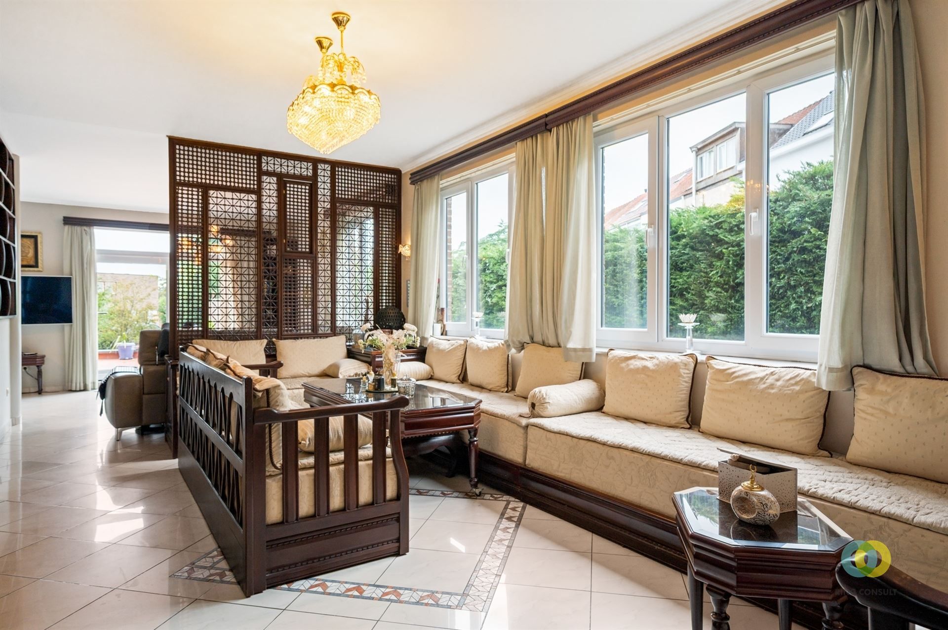 Zeer ruime 3-gevel met grote tuin foto 2