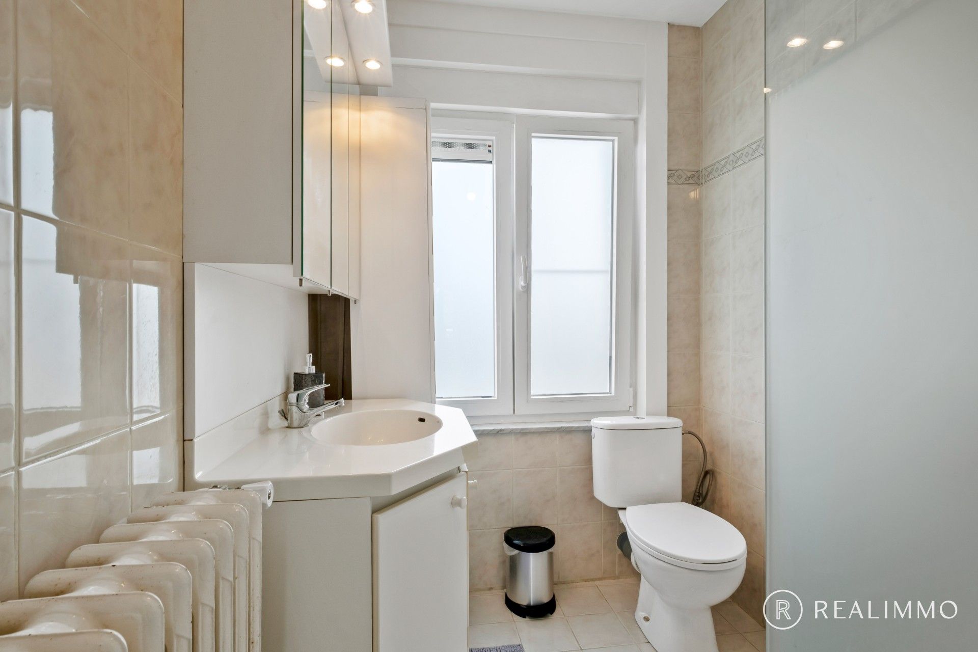 Gerenoveerde woning in het centrum van Waregem foto 12