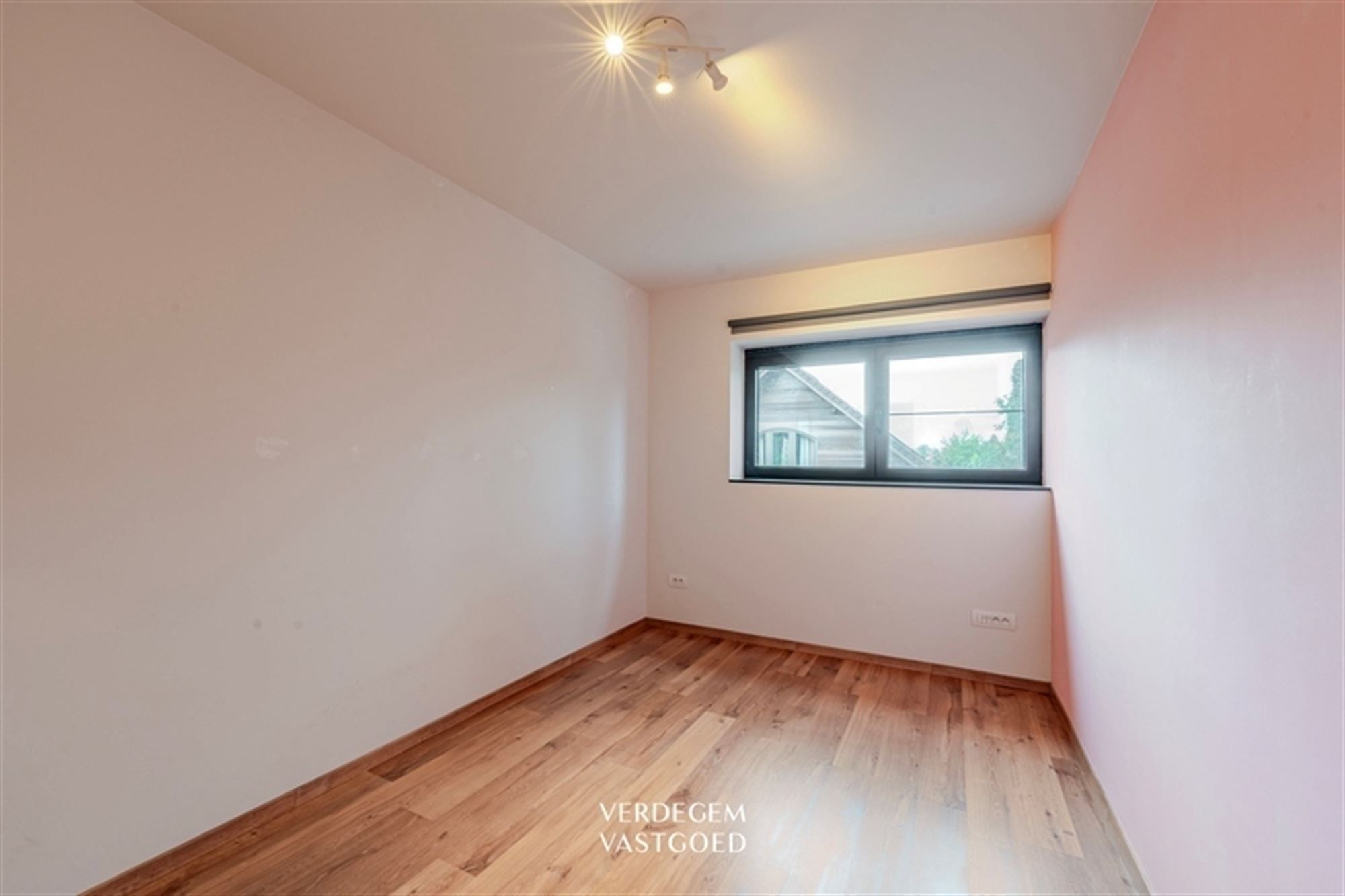 Moderne luxe en comfort in recente woning met 4 slaapkamers foto 18