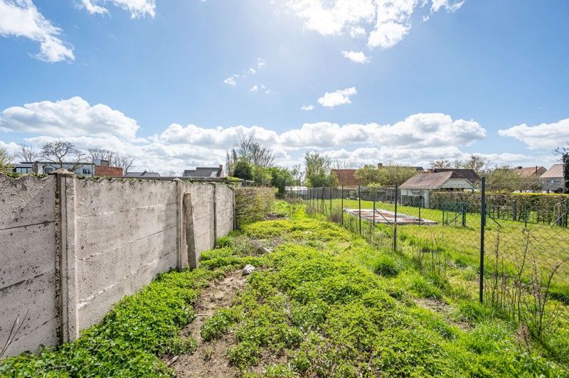 Prachtig, volledig gerenoveerde woning met leuke aangelegde tuin in Wevelgem TE KOOP! foto 15