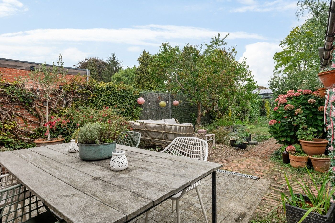 Super charmante, halfopen starterswoning met 2 slpk. en toffe tuin foto 21