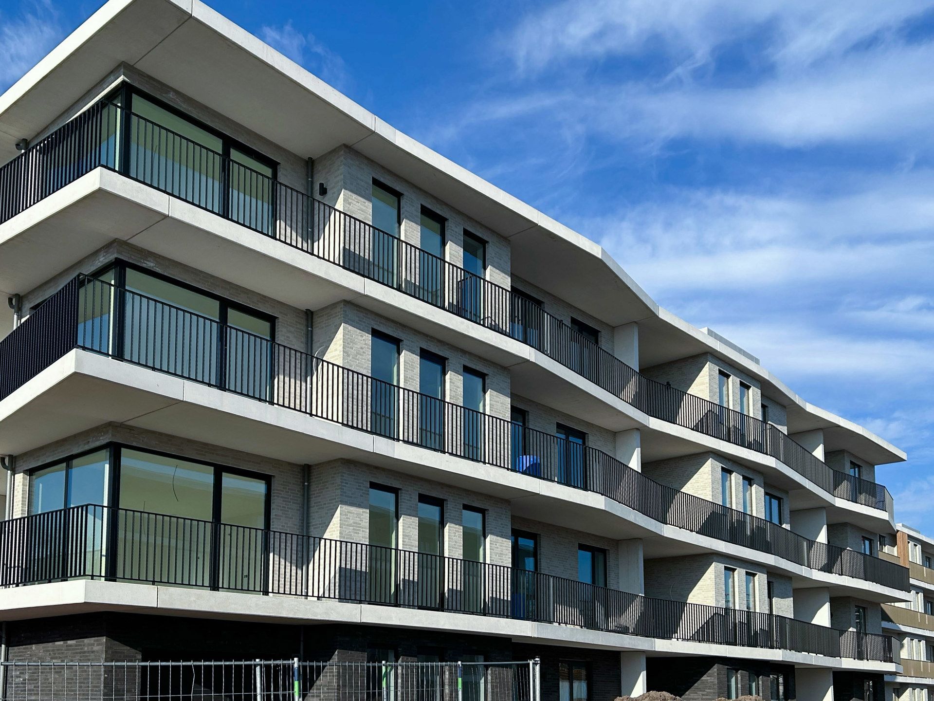 Mooi en licht energiezuinig appartement in het centrum foto {{pictureIndex}}