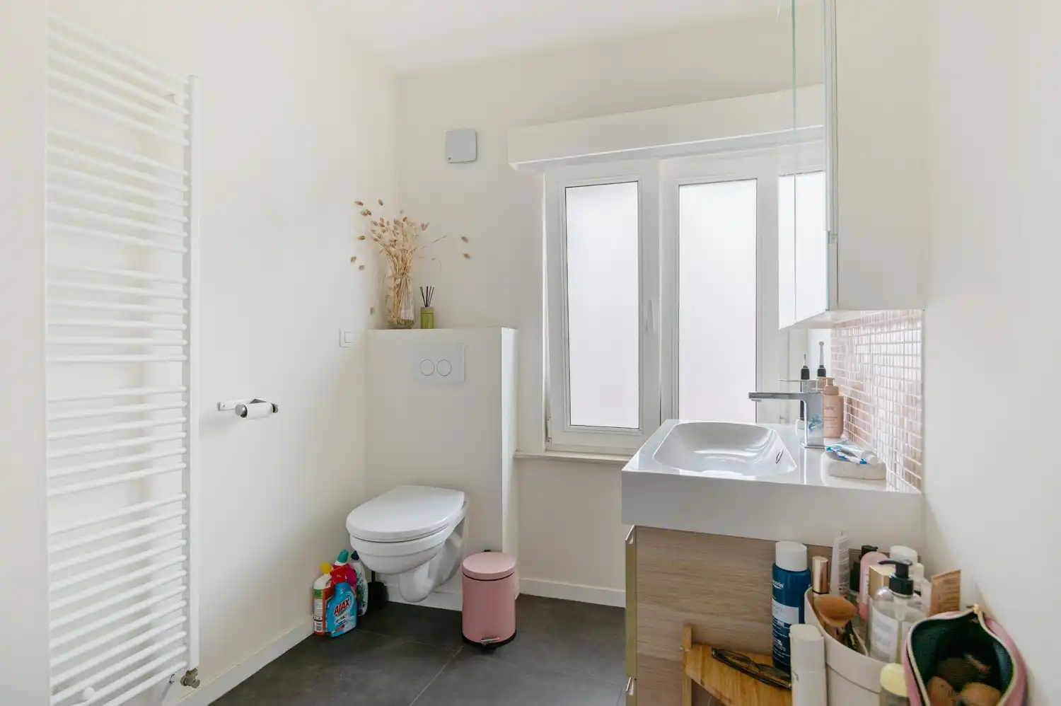 Instapklare gezinswoning met 2-3 slaapkamers, veranda en tuin in hartje Wijnegem! foto 13