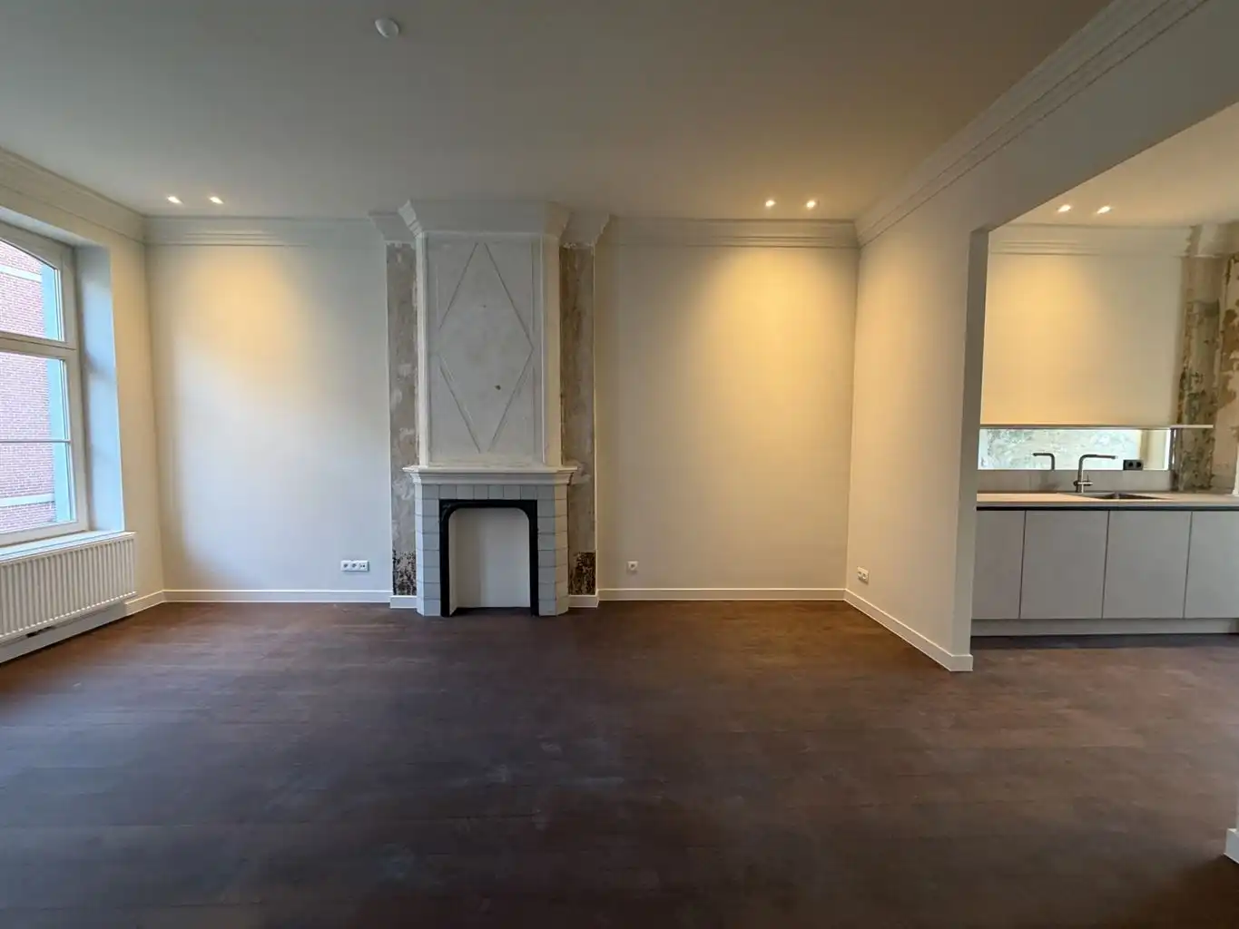 Gezellig, doch ruim appartement op de eerste verdieping met 2 slaapkamers, ruim terras en optioneel een staanplaats, gelegen in het centrum van Maaseik. foto 4