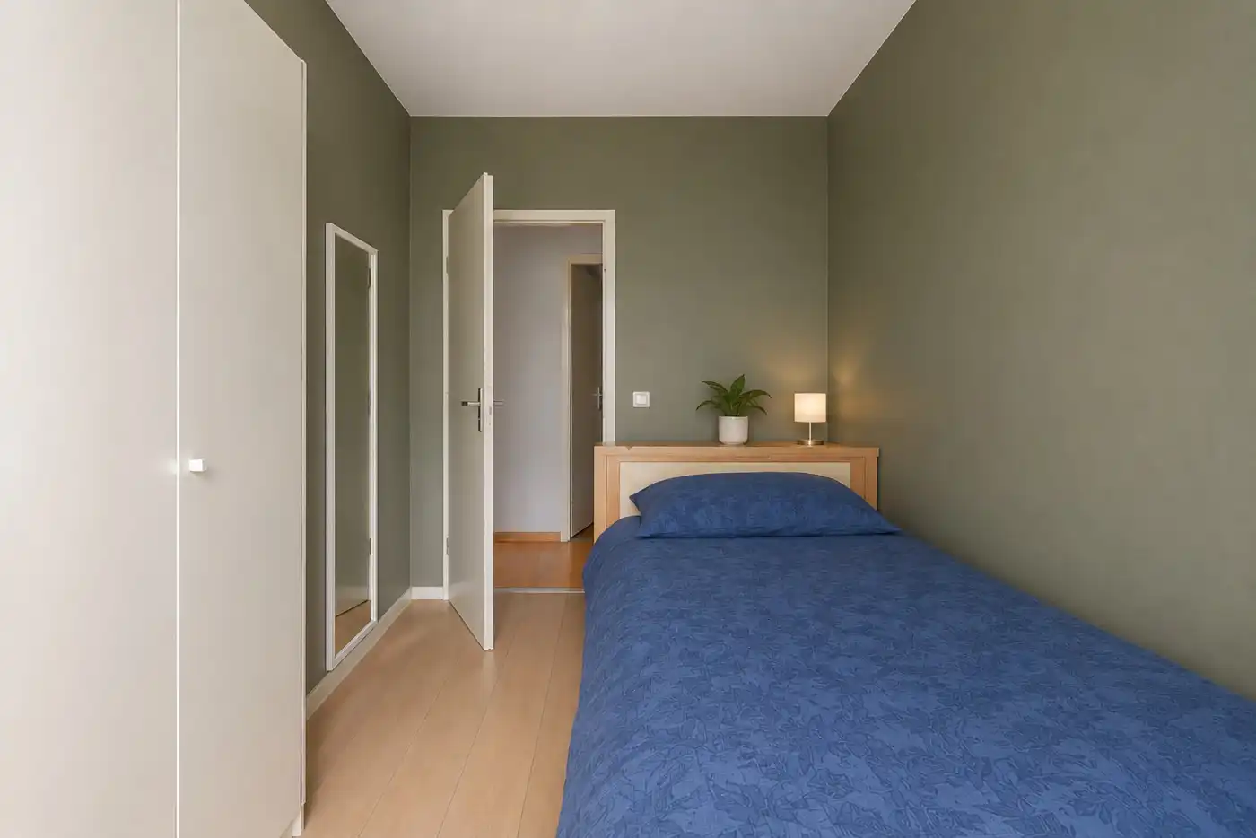 Ruim 3-slpk. appartement met terras en prachtig zicht in Berchem foto 16