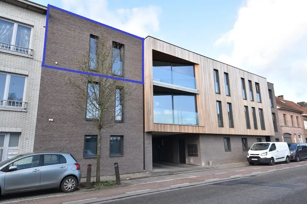 Modern en energiezuinig appartement te huur in hartje Nieuwkerken-Waas foto {{pictureIndex}}