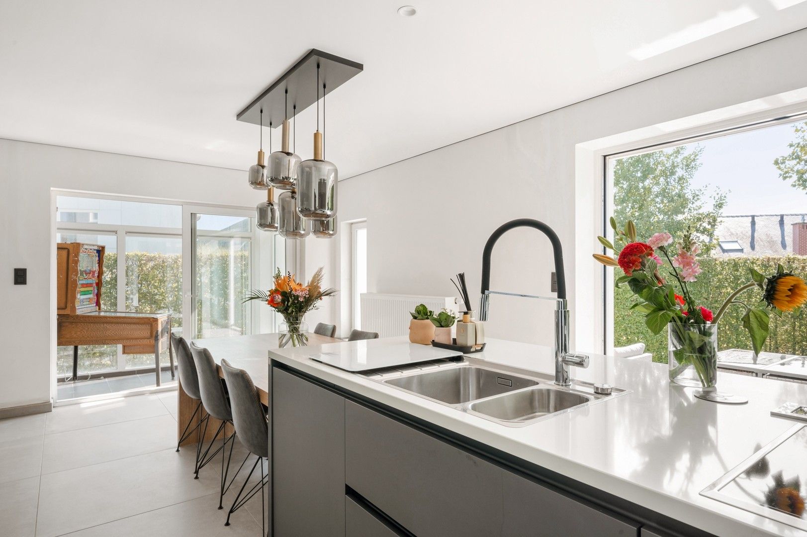 Energiezuinige woning met 6 slaapkamers, kelderverdieping met garage, knusse tuin en vooral enorm veel mogelijkheden foto 4
