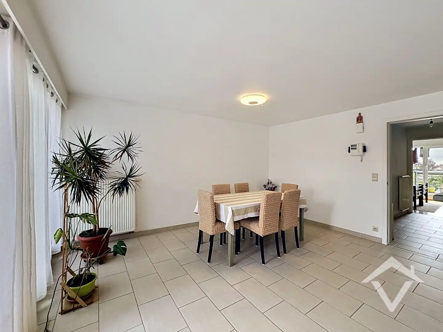 Instapklaar appartement met 4 slaapkamers en 2 badkamers in centrum Gistel foto 3