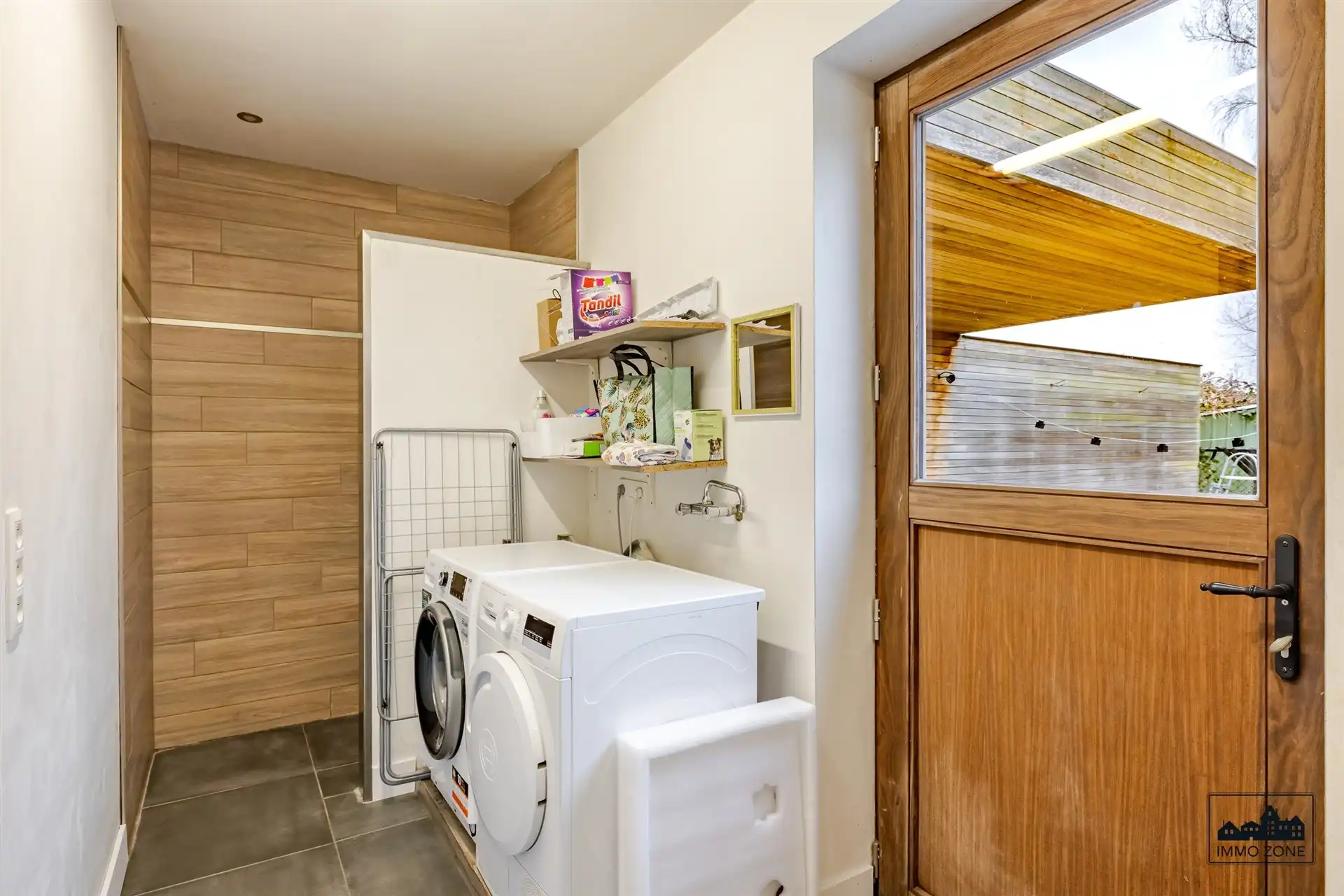 Grote, afgewerkte woning in doodlopende straat te Hamme! foto 9